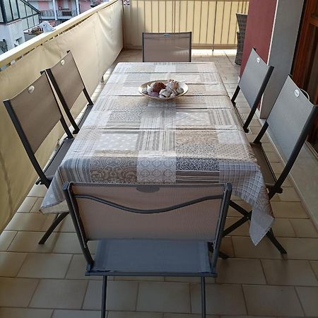 벤티밀리아 Casa A Un Passo Dal Mare 아파트 외부 사진